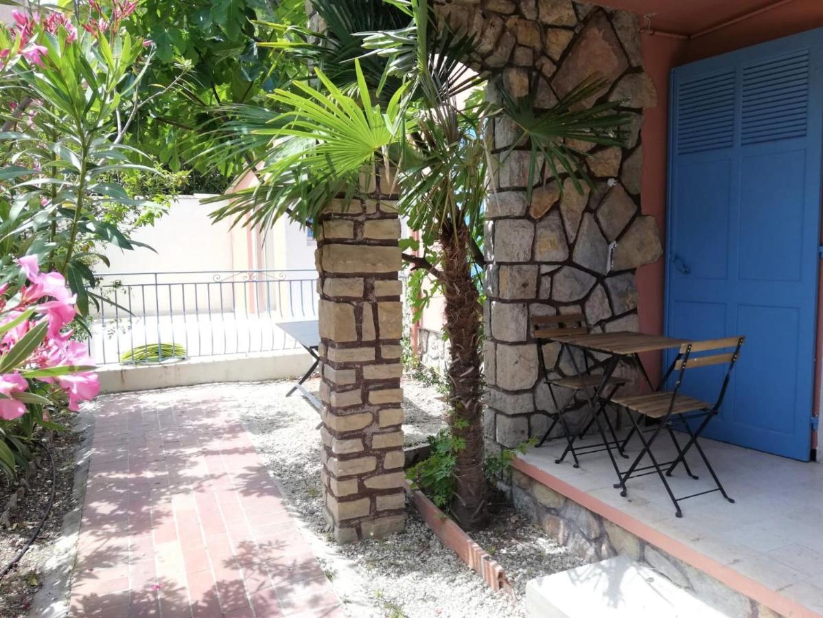 Beaux Appartements 3 Pieces Avec Espaces Exterieurs Et Parking - Proche Plage イエール エクステリア 写真